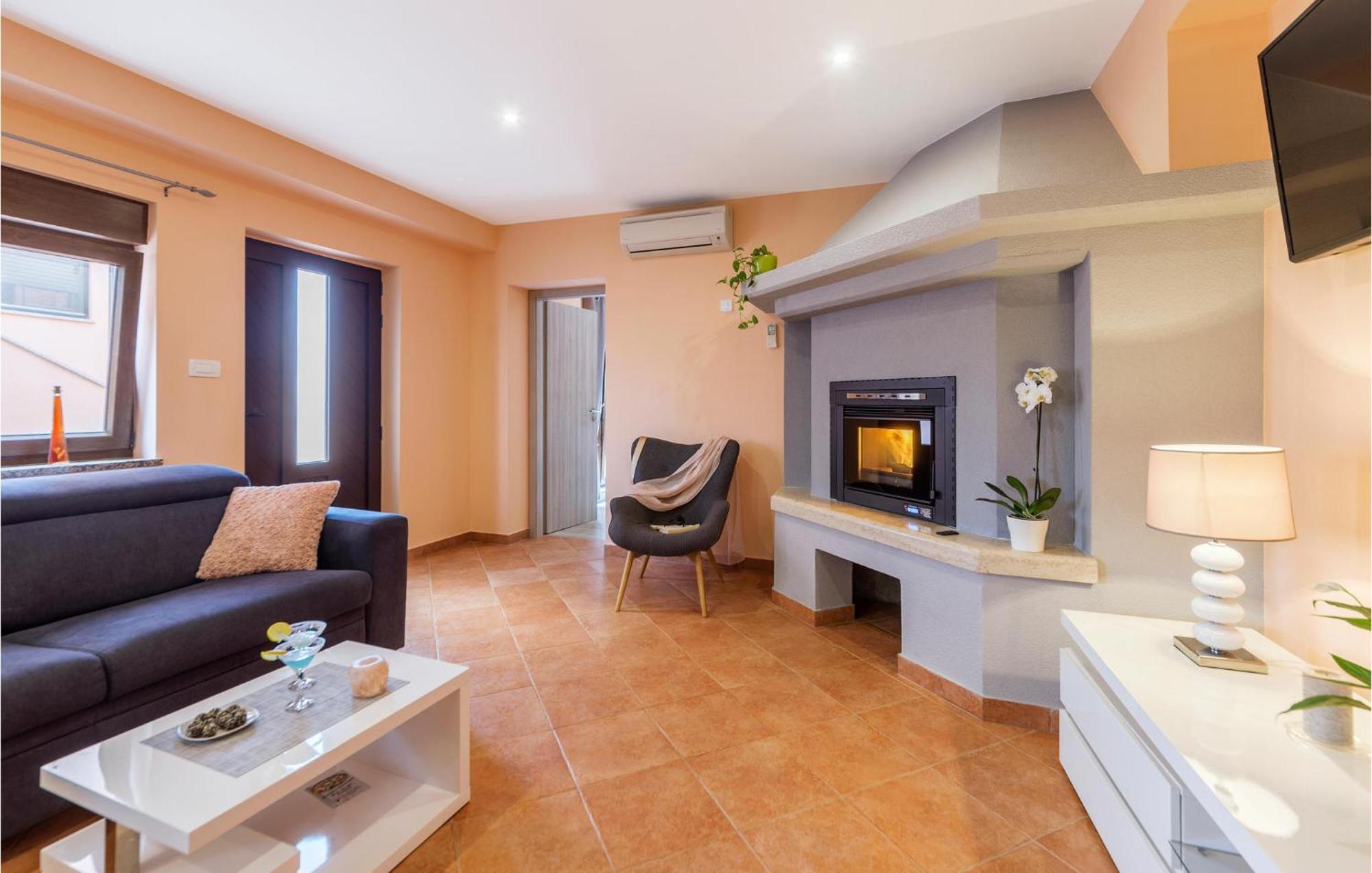 1 Bedroom Stunning Apartment In Пула Екстер'єр фото