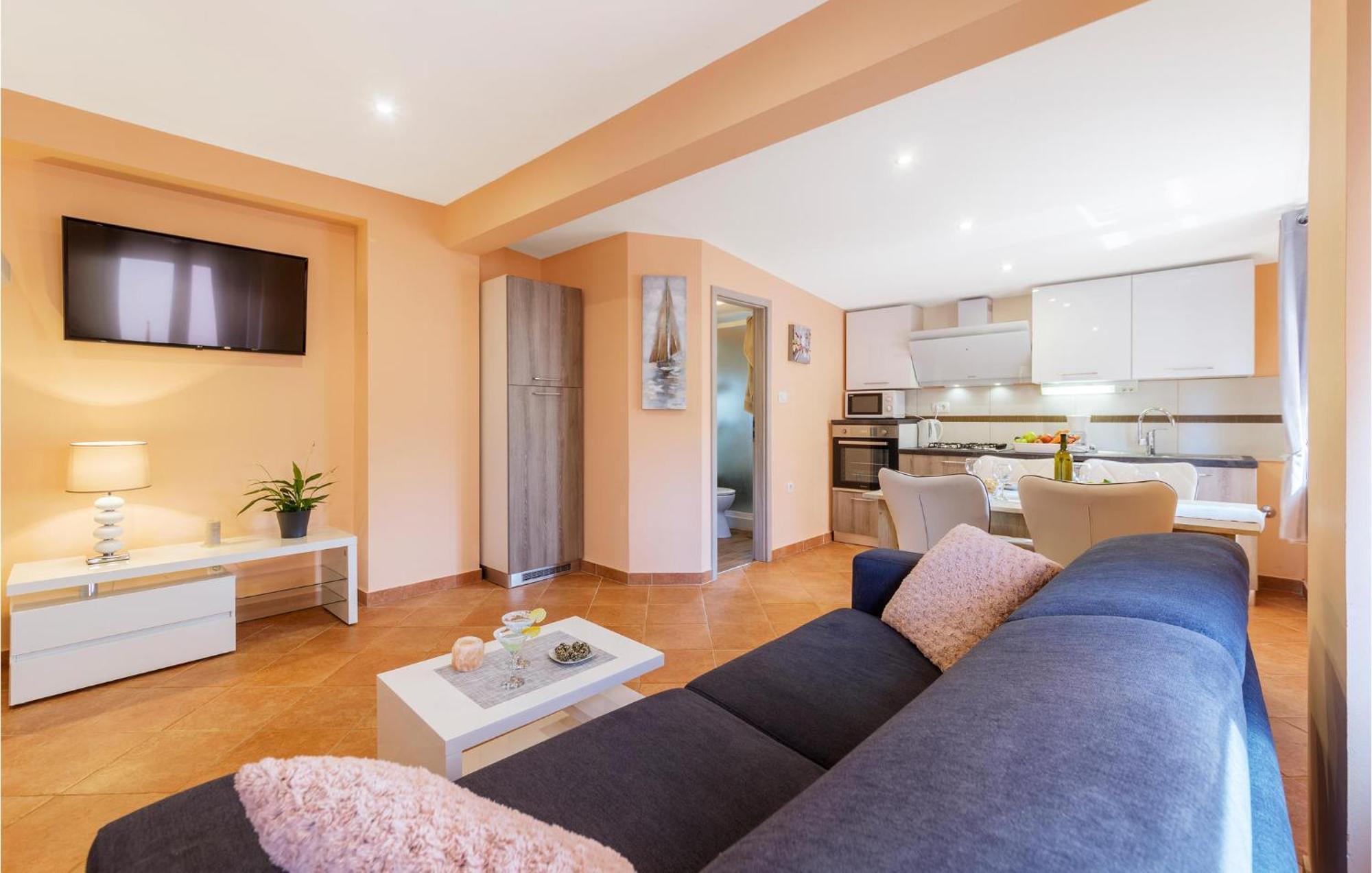 1 Bedroom Stunning Apartment In Пула Екстер'єр фото
