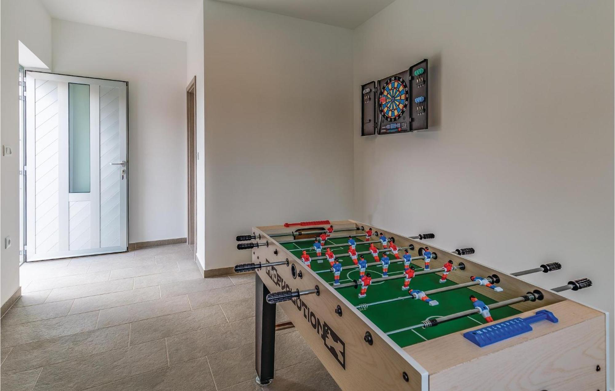 1 Bedroom Stunning Apartment In Пула Екстер'єр фото