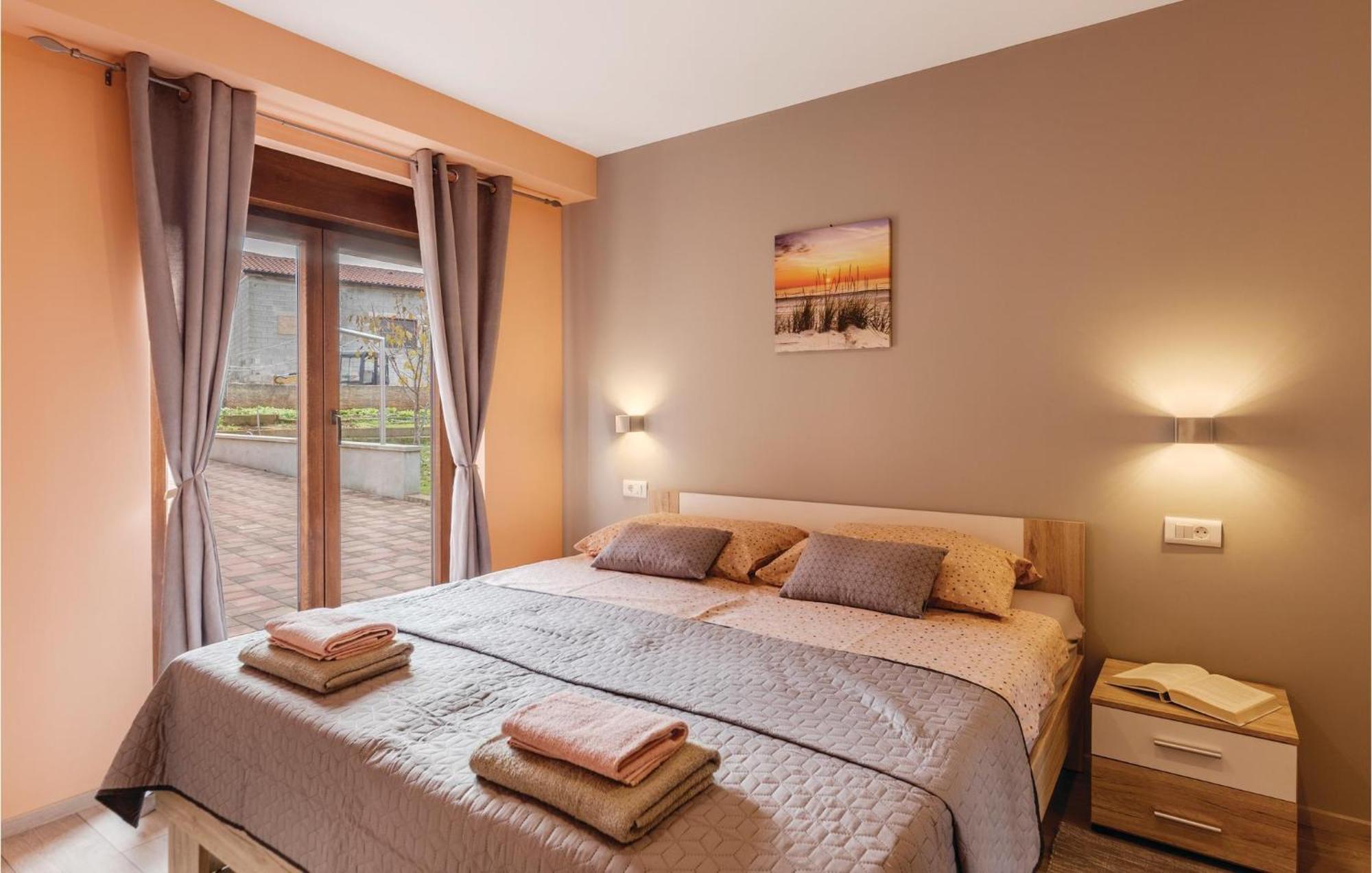 1 Bedroom Stunning Apartment In Пула Екстер'єр фото