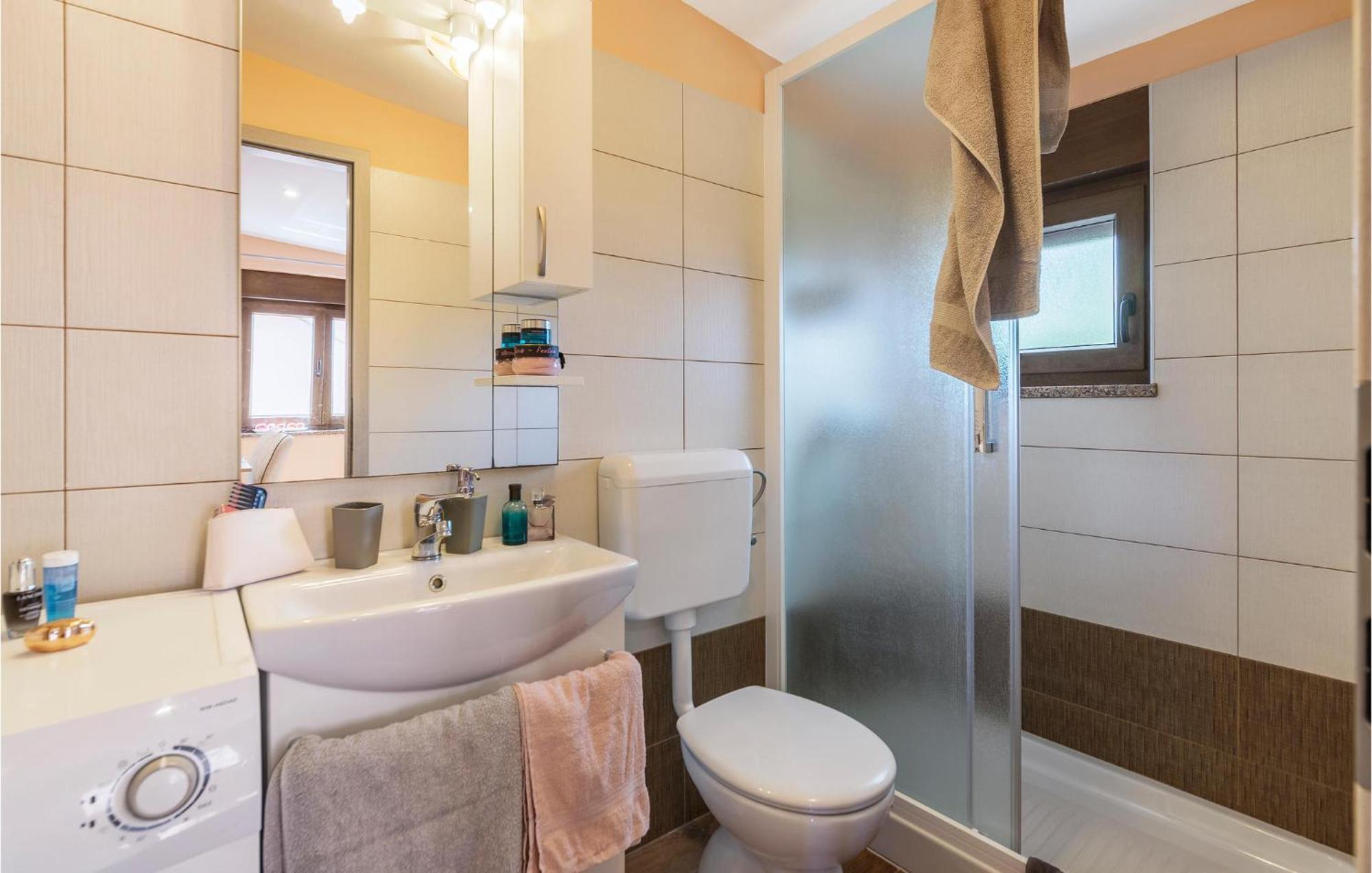 1 Bedroom Stunning Apartment In Пула Екстер'єр фото