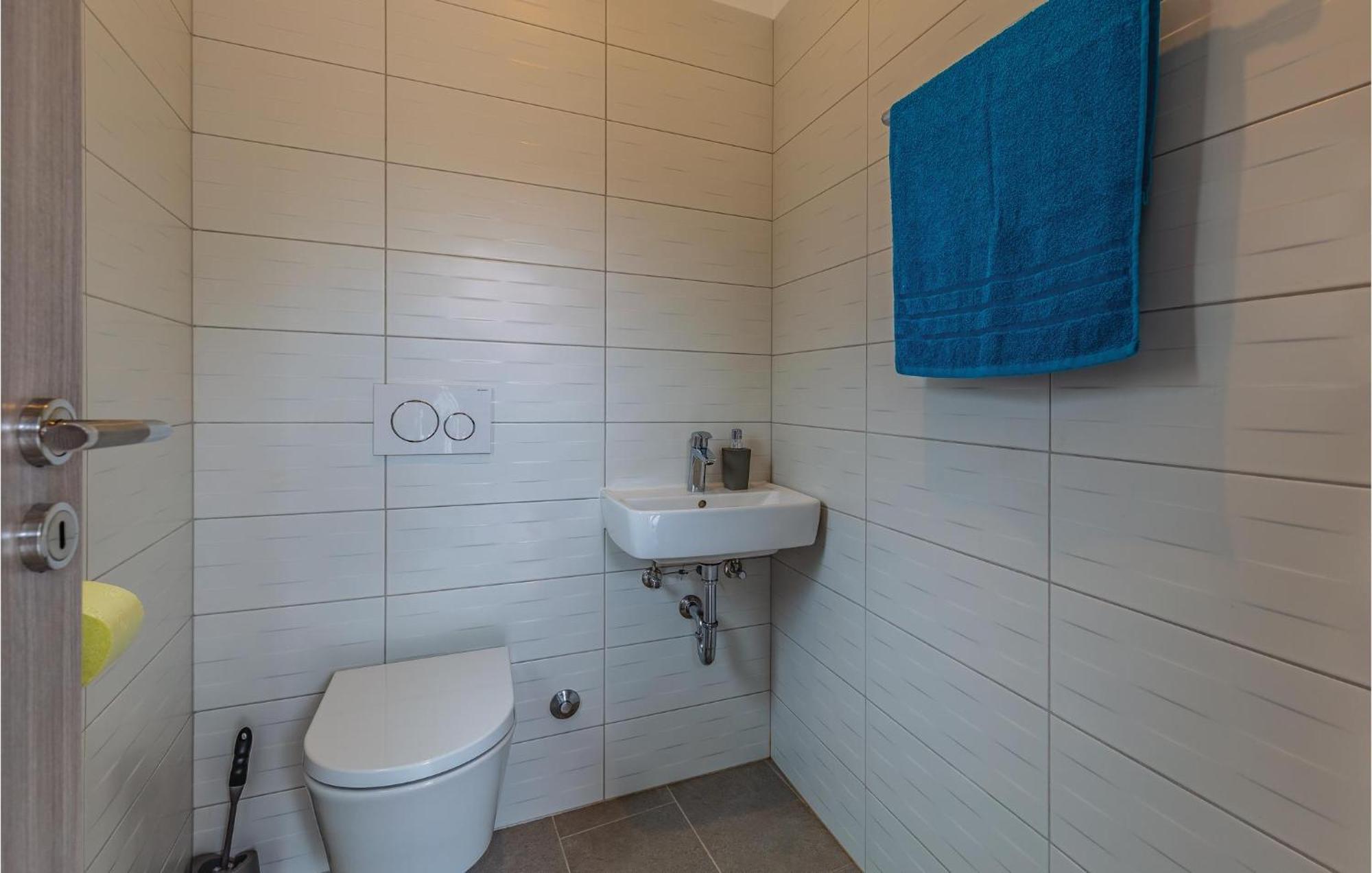 1 Bedroom Stunning Apartment In Пула Екстер'єр фото